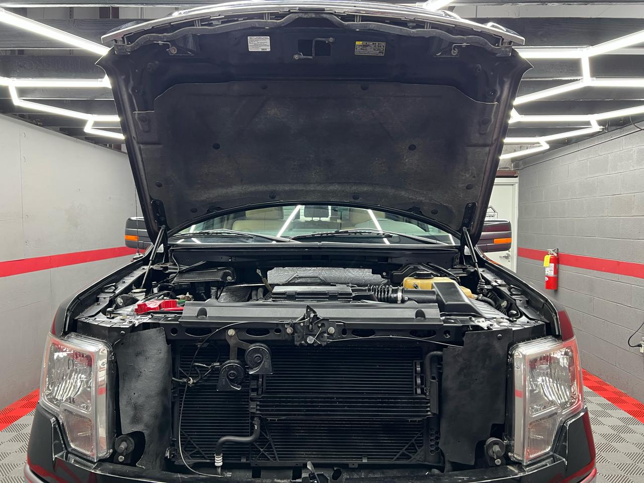 Ford F-150 4WD SuperCrew 150" Lariat 2011