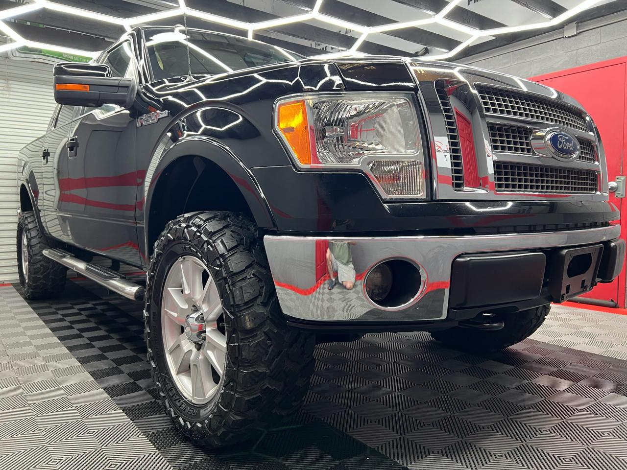 Ford F-150 4WD SuperCrew 150" Lariat 2011