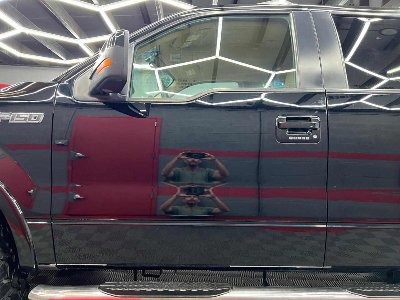 Ford F-150 4WD SuperCrew 150" Lariat 2011