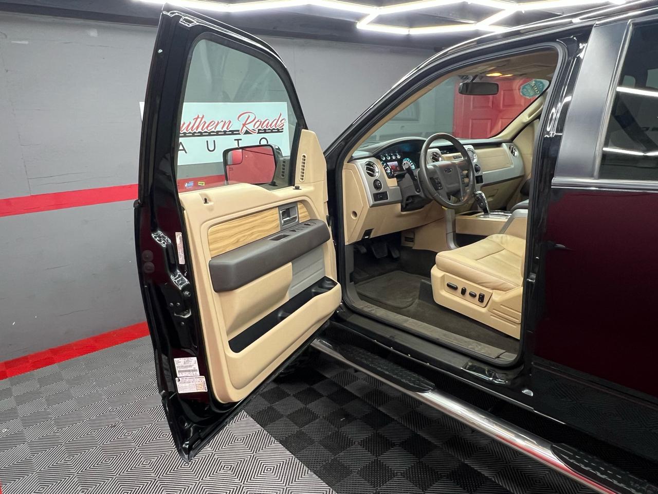 Ford F-150 4WD SuperCrew 150" Lariat 2011
