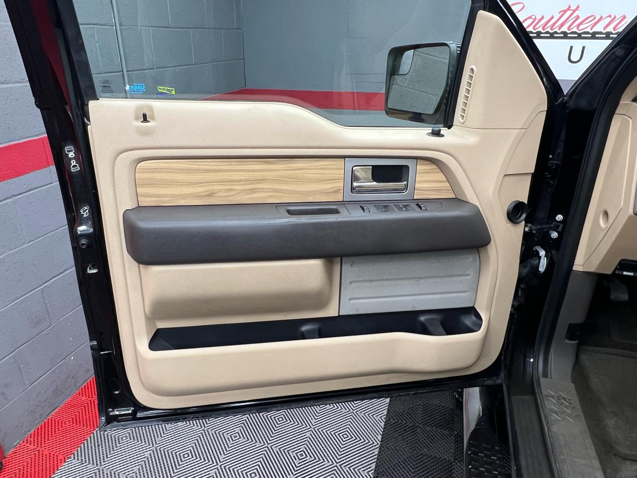 Ford F-150 4WD SuperCrew 150" Lariat 2011