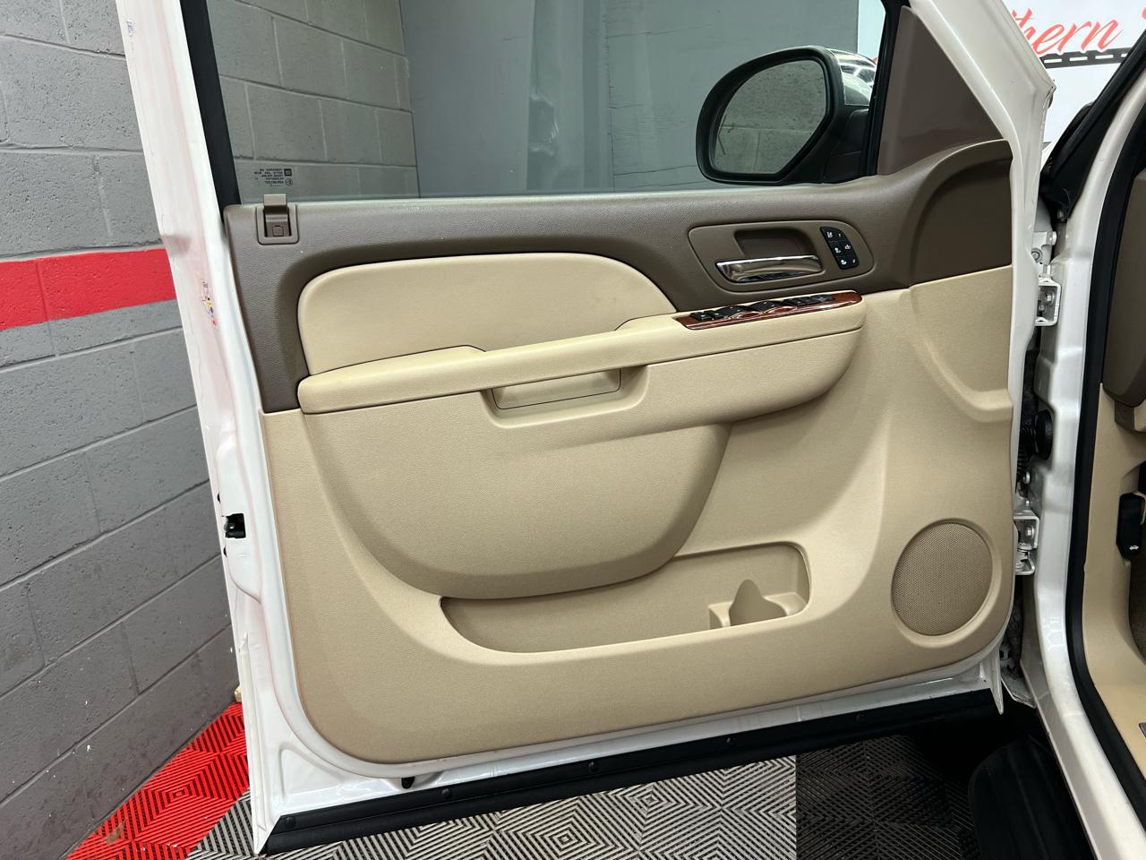 Chevrolet Suburban LTZ 1500 4WD 2012
