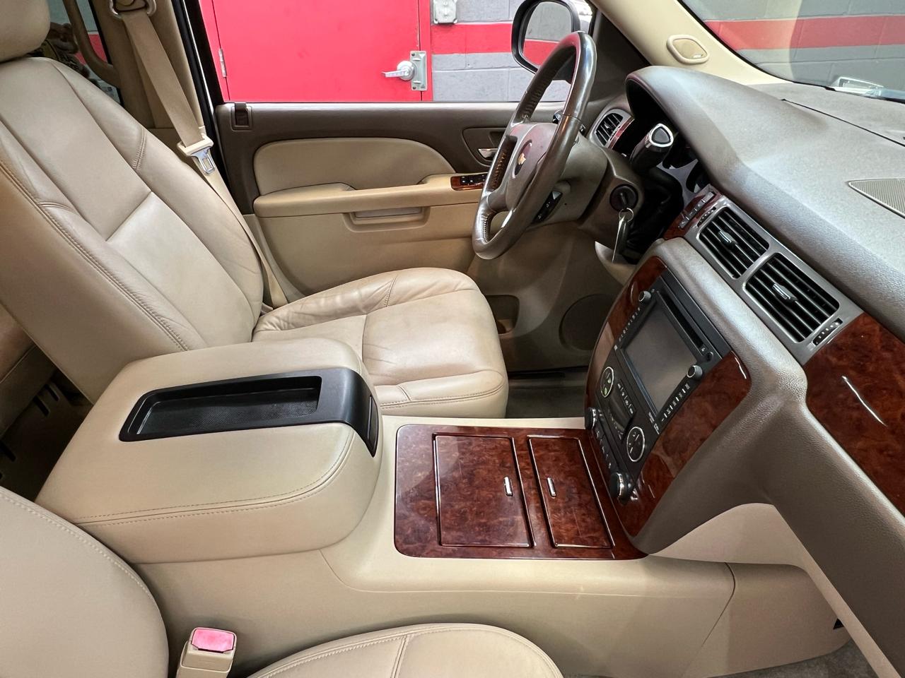 Chevrolet Suburban LTZ 1500 4WD 2012