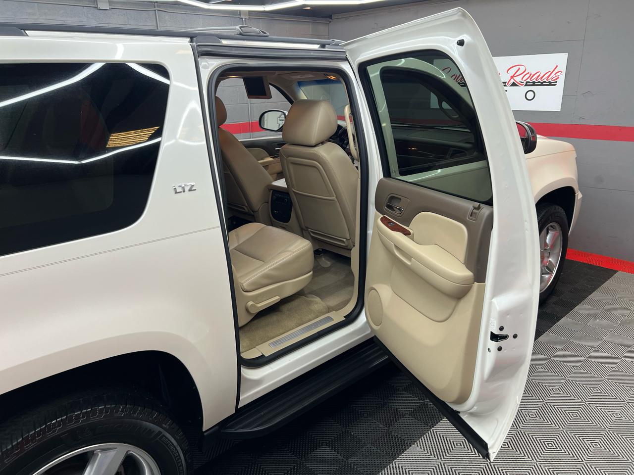 Chevrolet Suburban LTZ 1500 4WD 2012