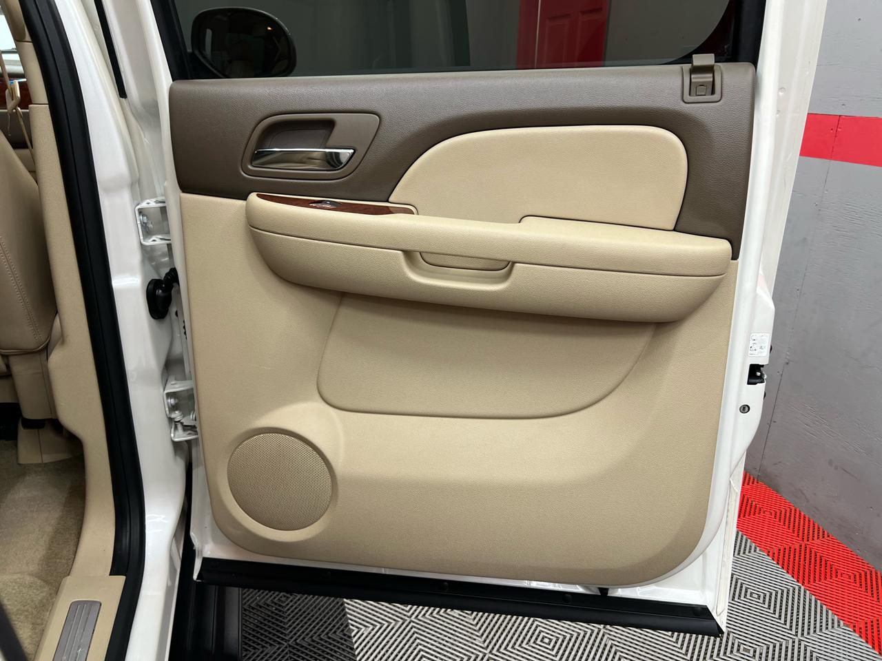 Chevrolet Suburban LTZ 1500 4WD 2012