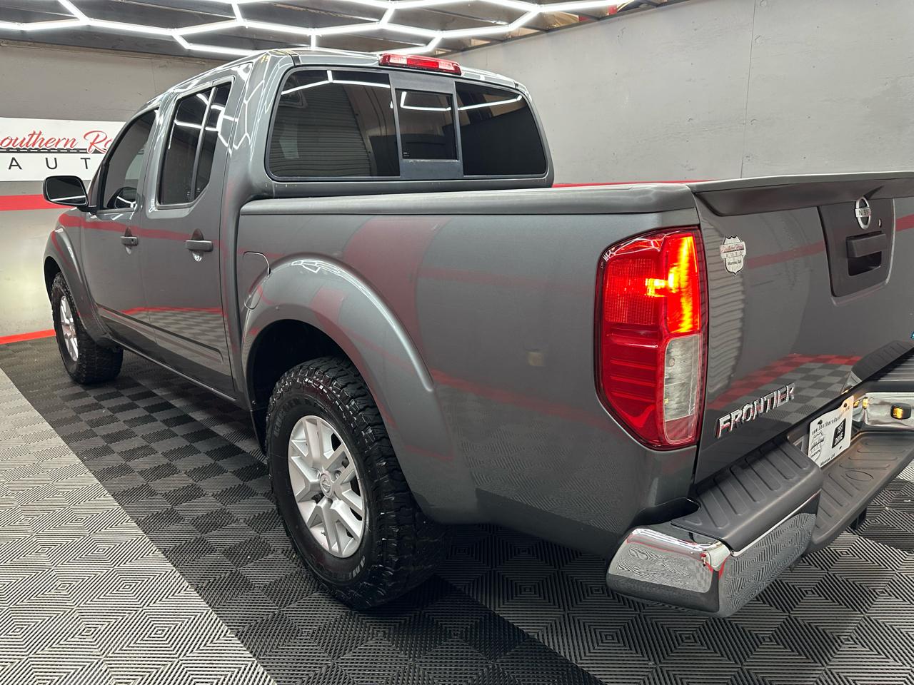 Nissan Frontier SV Crew Cab V6 2017