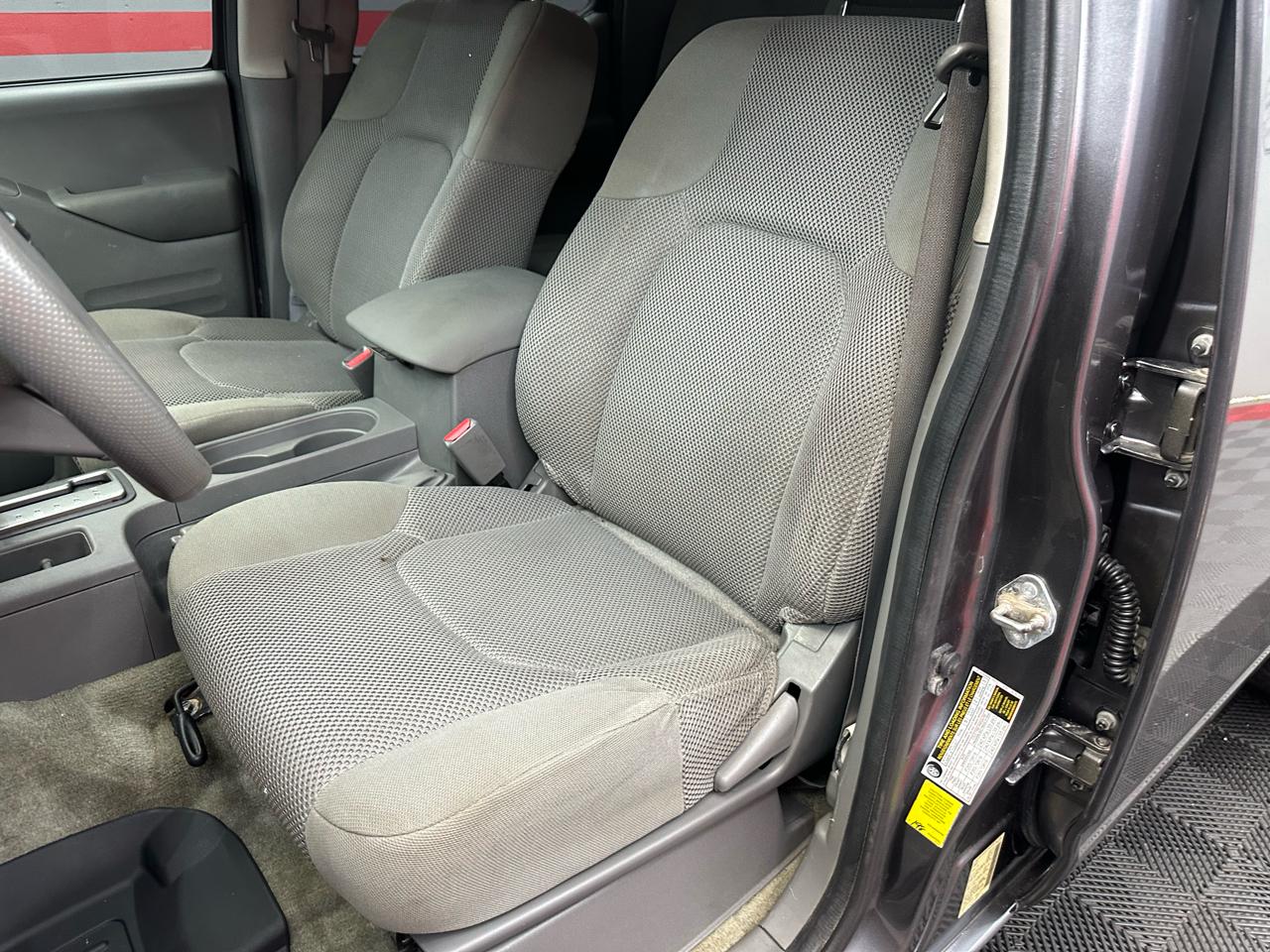 Nissan Frontier SV Crew Cab V6 2017