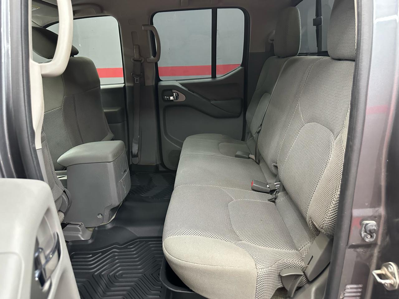 Nissan Frontier SV Crew Cab V6 2017