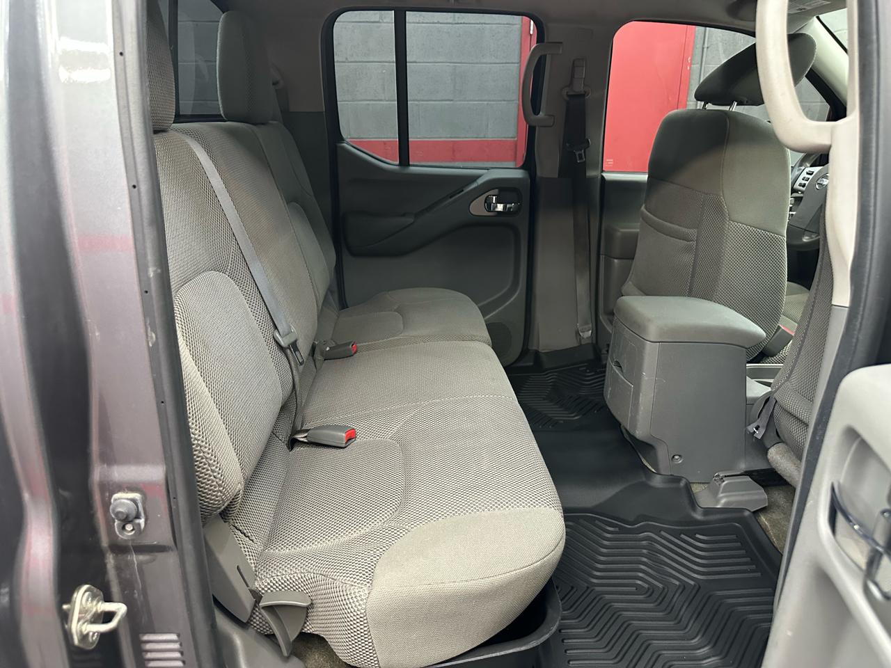 Nissan Frontier SV Crew Cab V6 2017