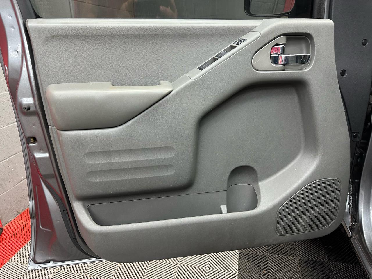 Nissan Frontier SV Crew Cab V6 2017