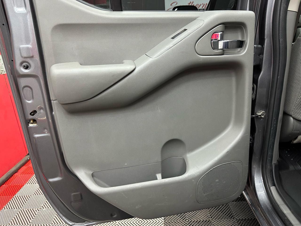 Nissan Frontier SV Crew Cab V6 2017