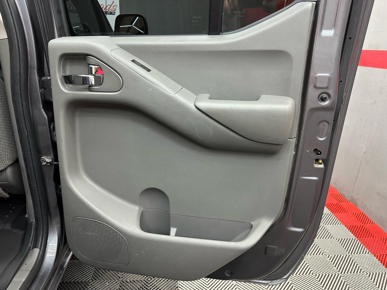 Nissan Frontier SV Crew Cab V6 2017