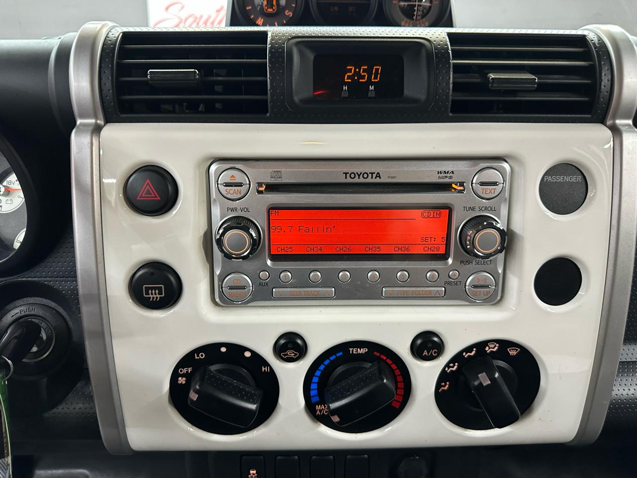 Toyota FJ Cruiser 4WD AT 2014