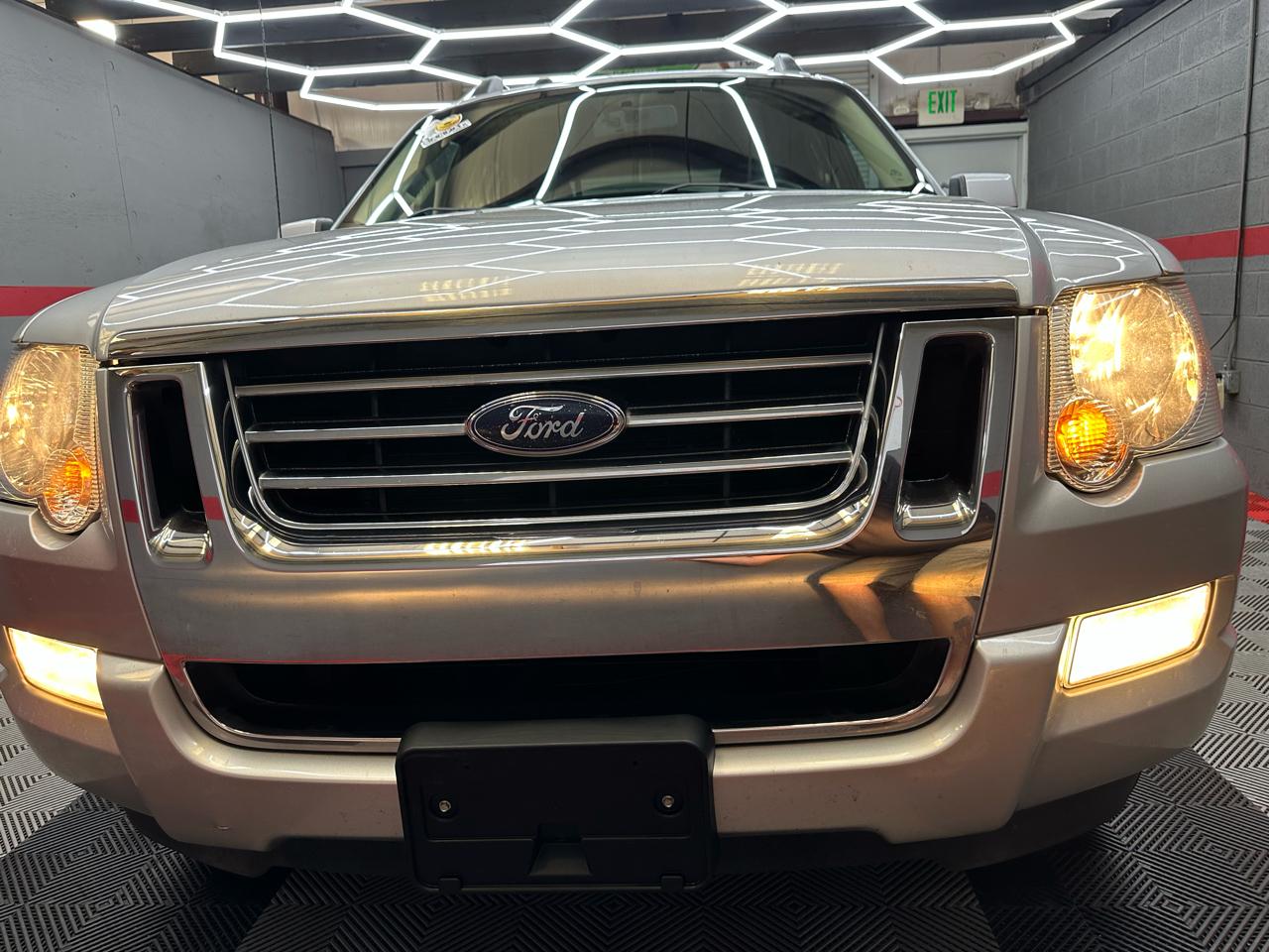 Ford Explorer Sport Trac Limited 4.0L 2WD 2010