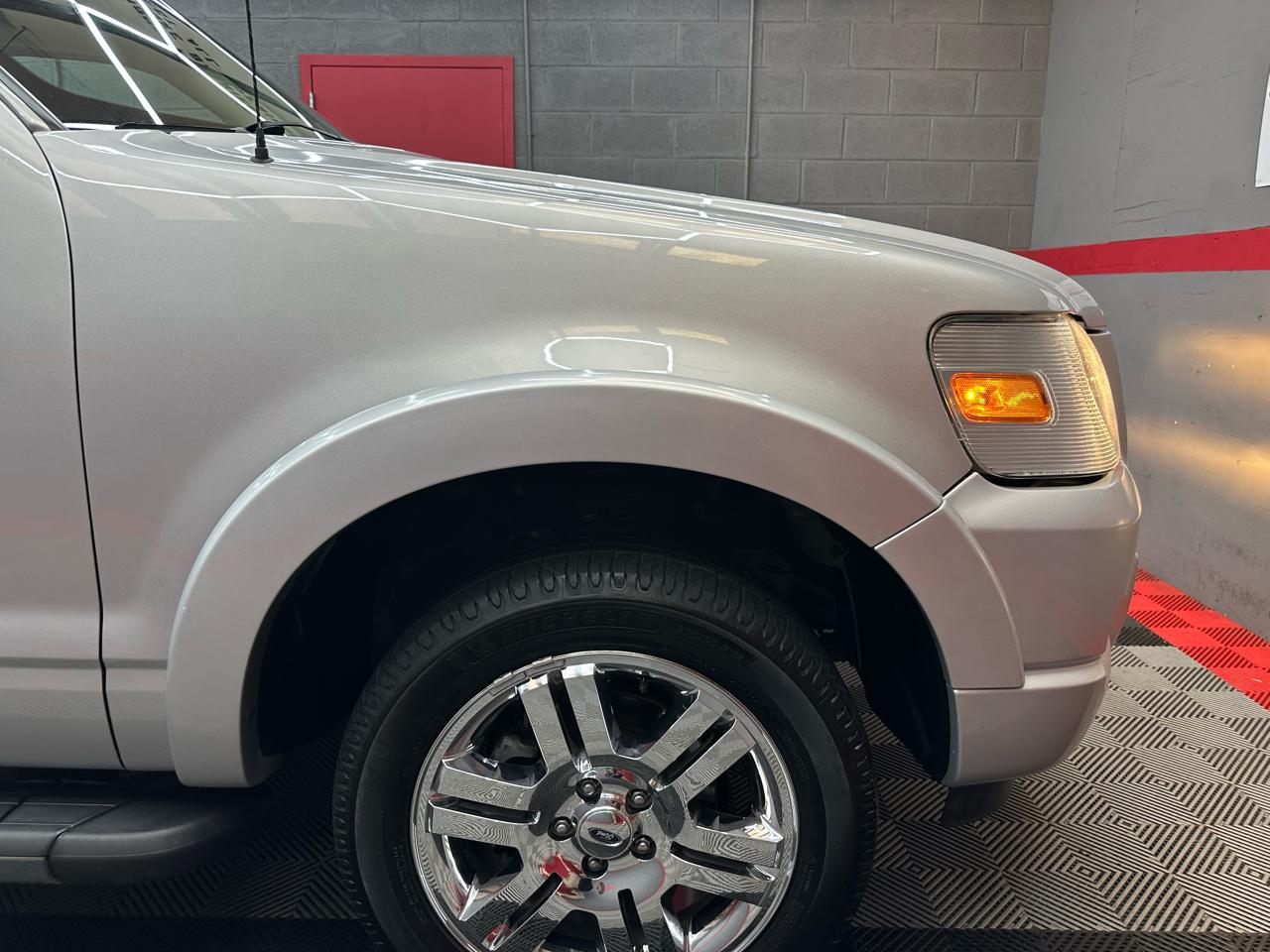 Ford Explorer Sport Trac Limited 4.0L 2WD 2010