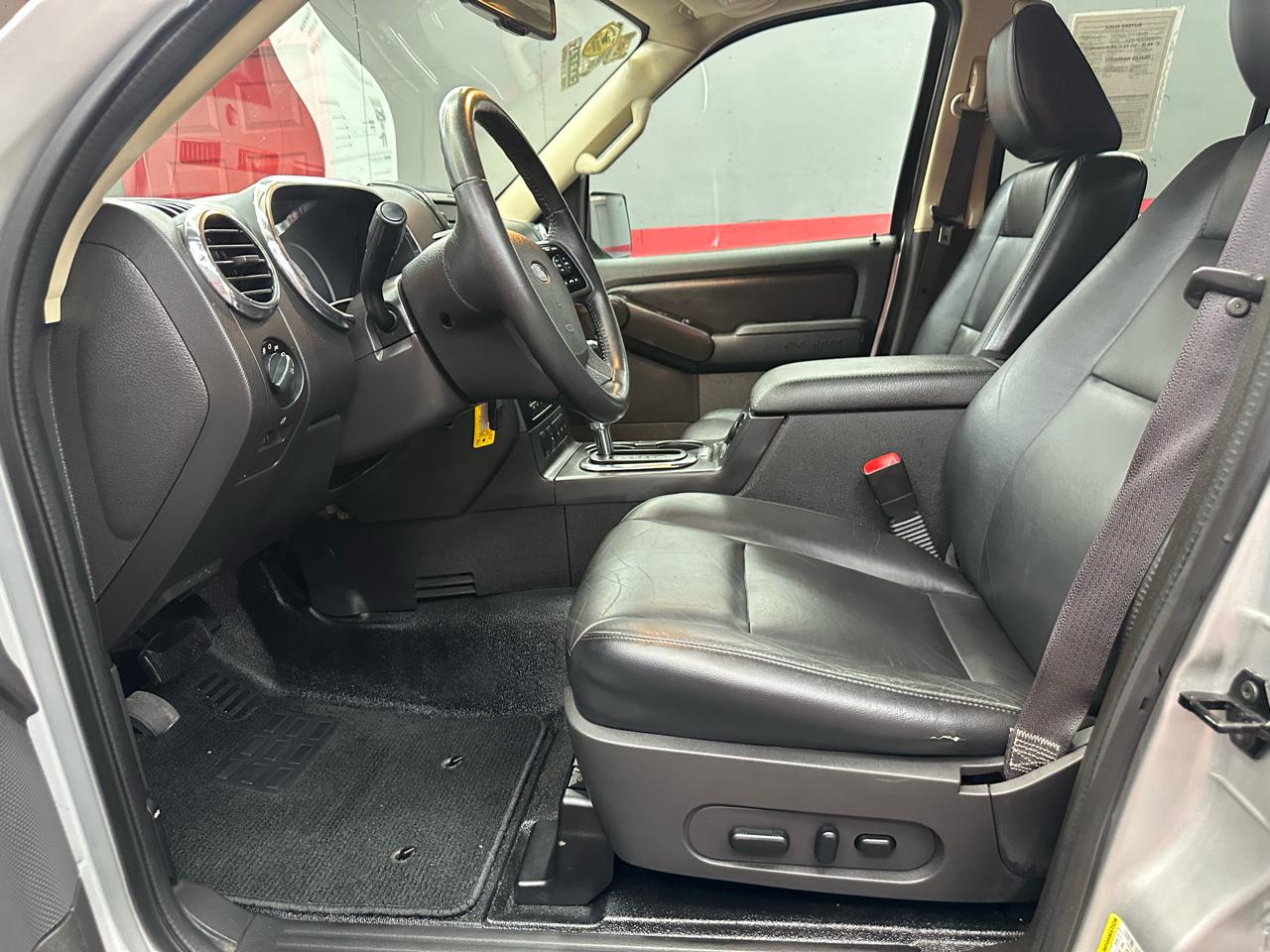 Ford Explorer Sport Trac Limited 4.0L 2WD 2010