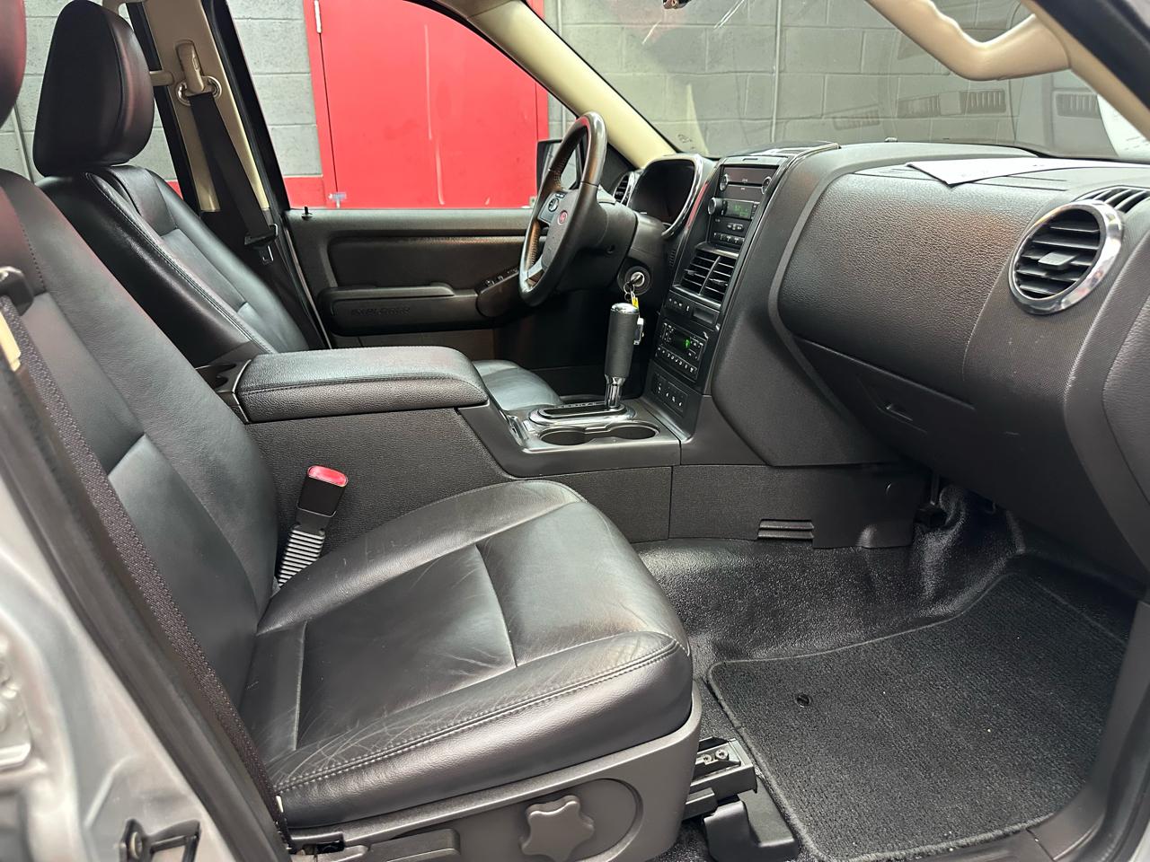 Ford Explorer Sport Trac Limited 4.0L 2WD 2010