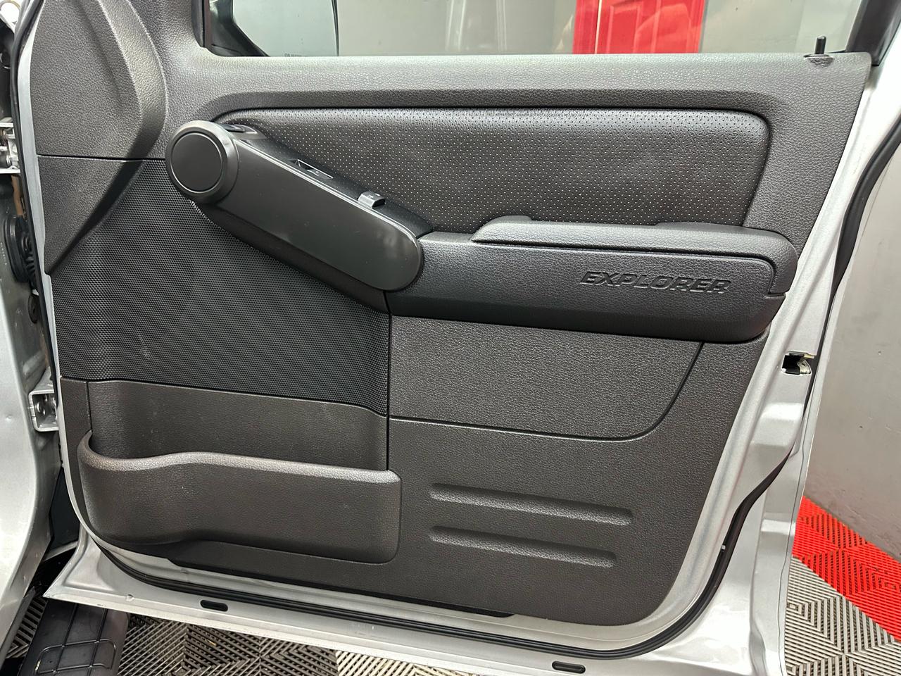 Ford Explorer Sport Trac Limited 4.0L 2WD 2010