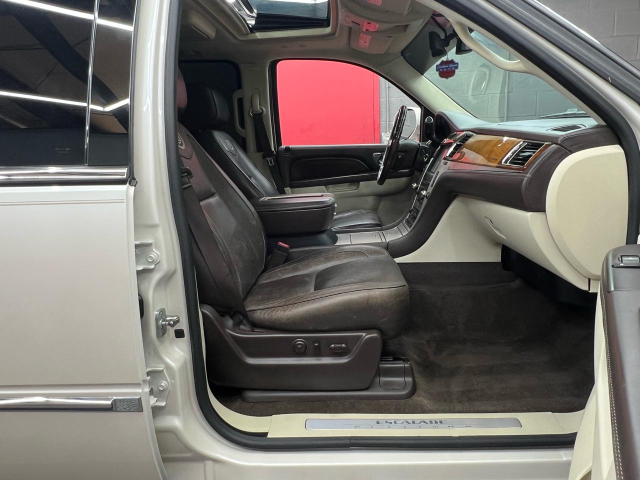 Cadillac Escalade ESV 2WD Platinum 2013