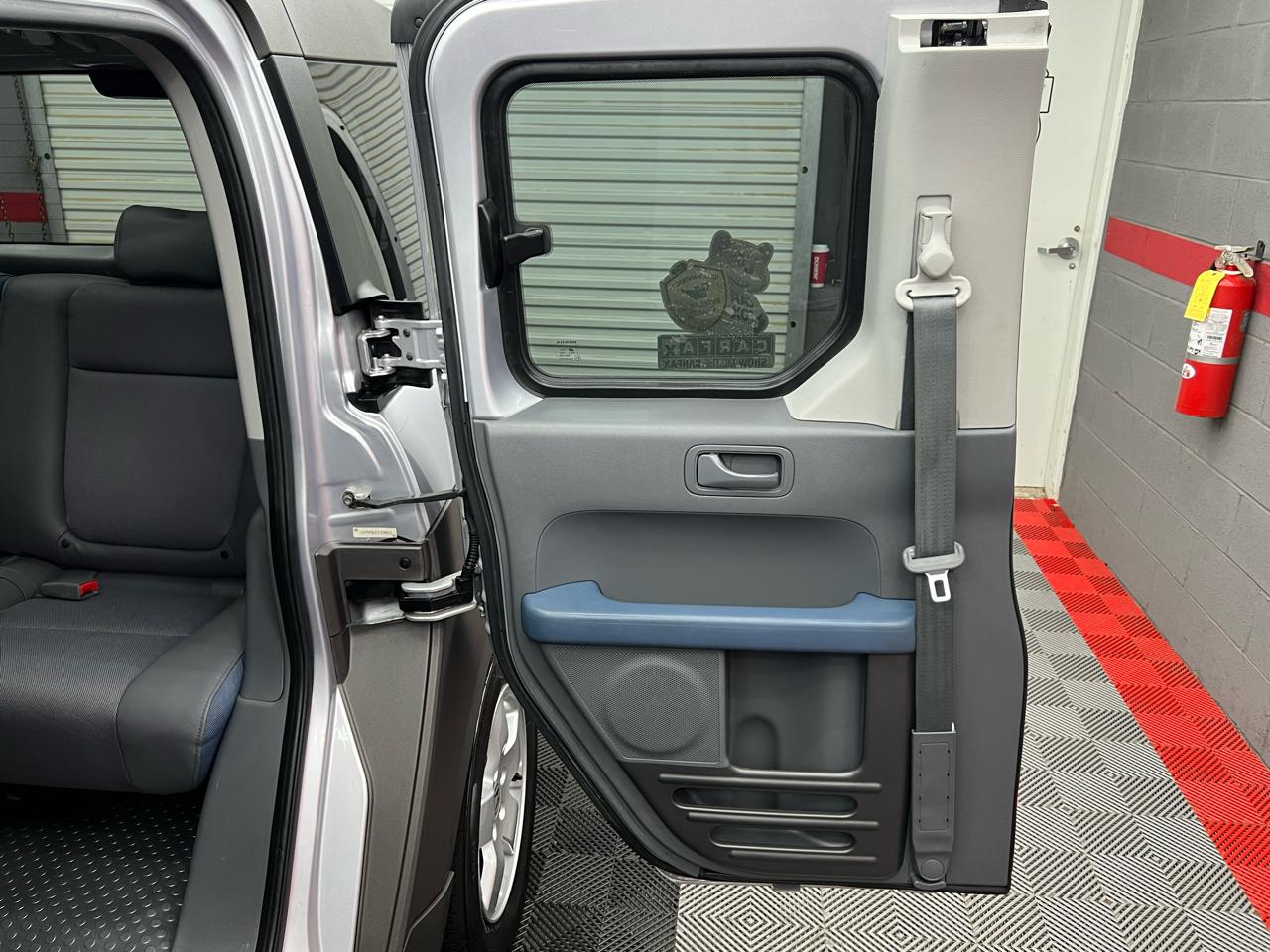 Honda Element EX 4WD AT w/ Front Side Airbags 2003