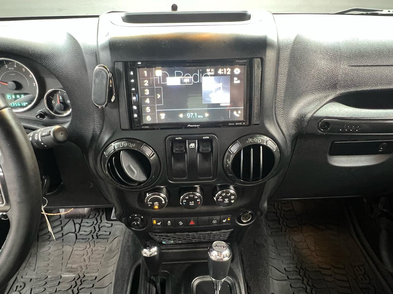 Jeep Wrangler Sahara 4WD 2017