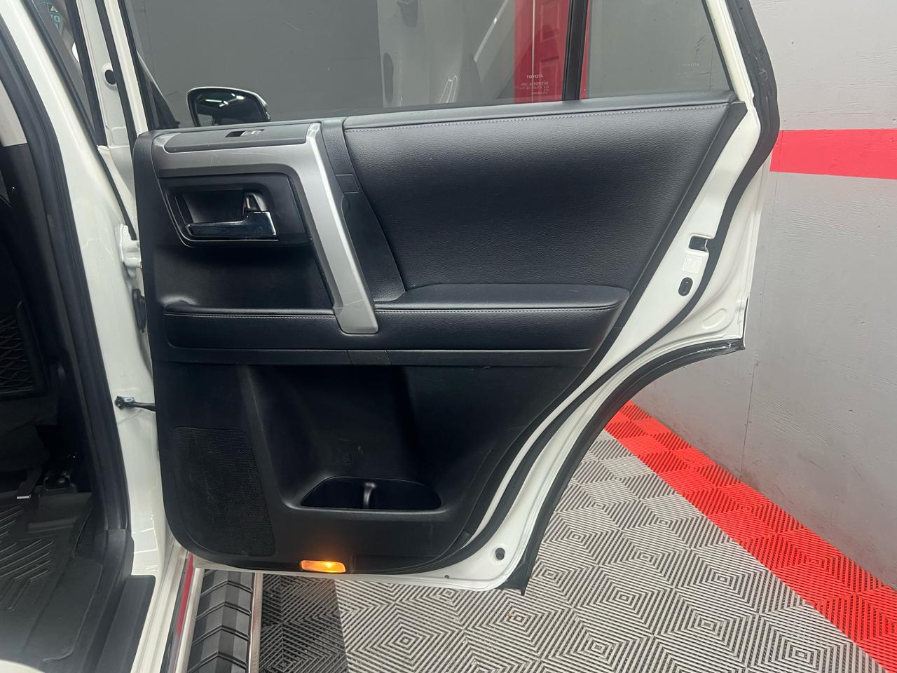 Toyota 4Runner Limited 2WD V6 2018