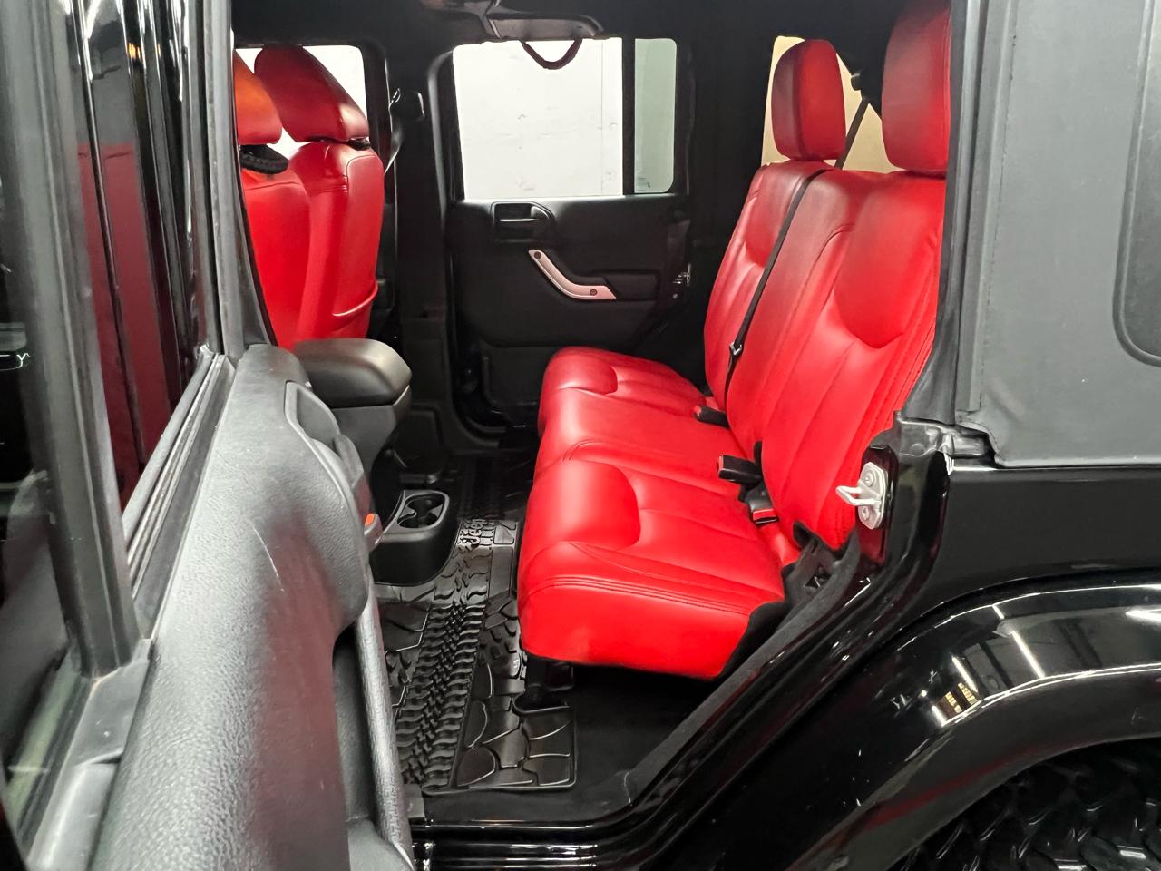 Jeep Wrangler Unlimited Sahara 4WD 2015