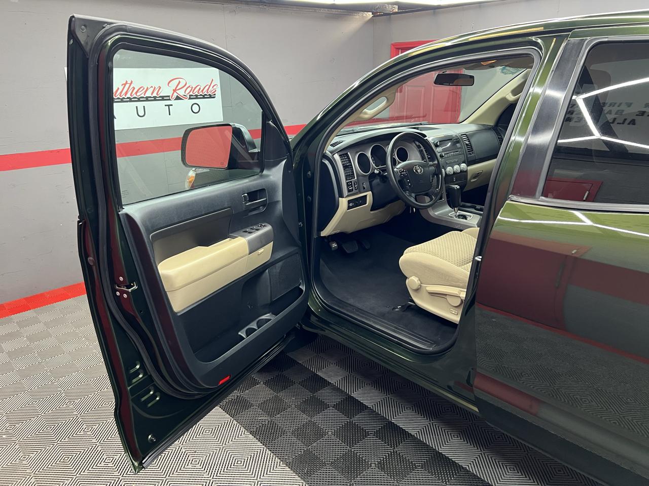 Toyota Tundra Tundra-Grade Double Cab 4.6L 4WD 2012