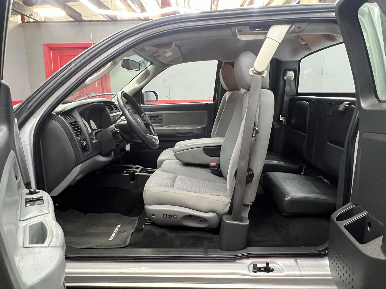Dodge Dakota  2011