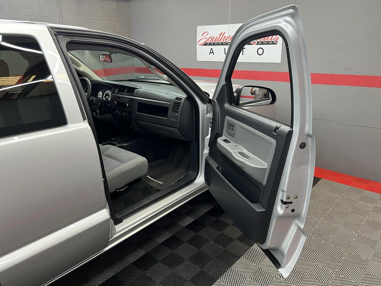 Dodge Dakota  2011