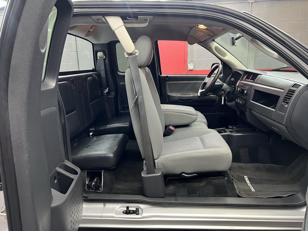Dodge Dakota  2011