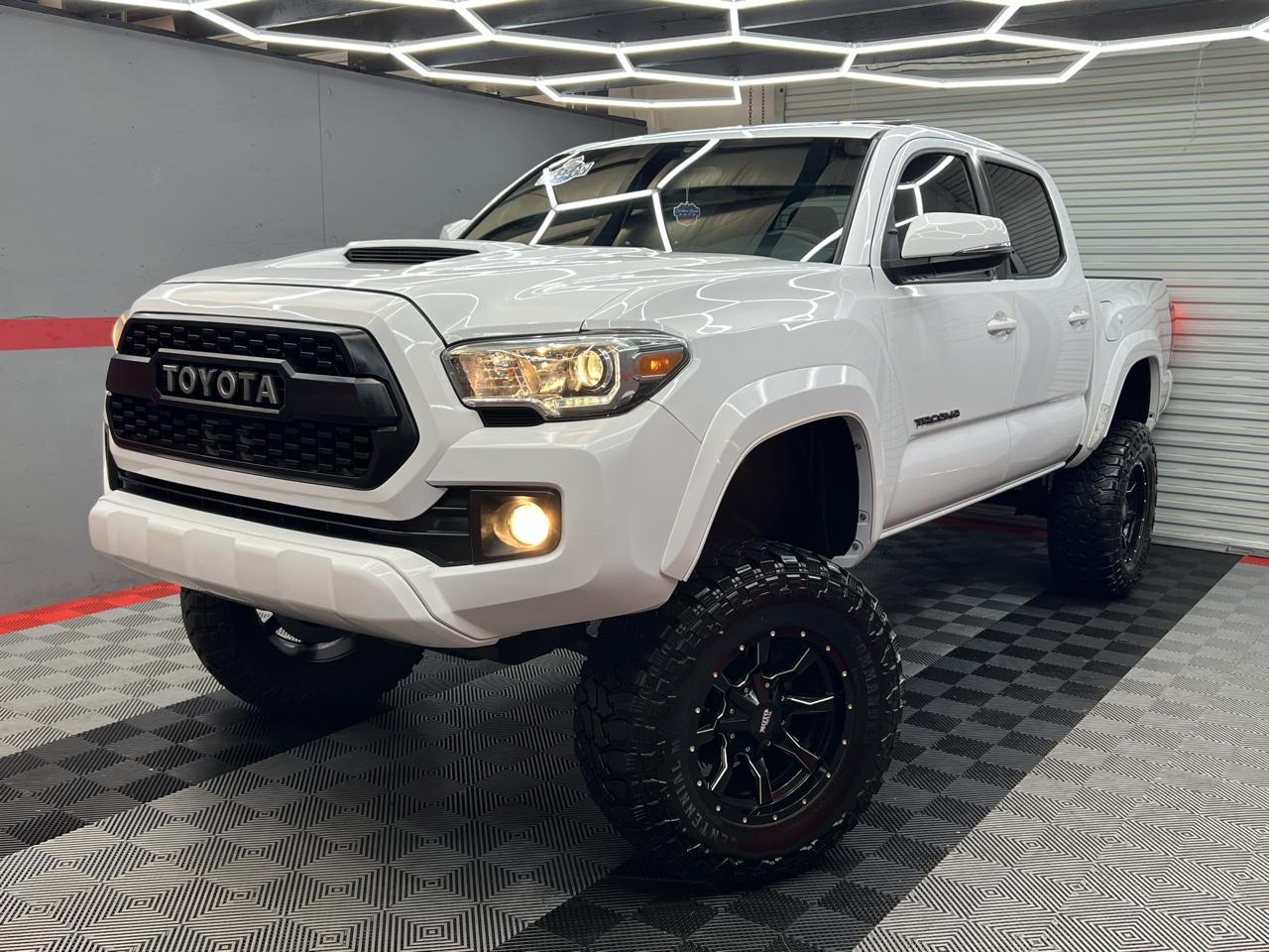 2017 Toyota Tacoma 2WD Double Cab LB V6 AT