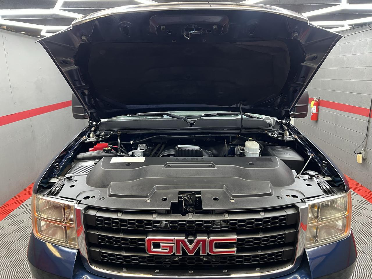 GMC Sierra 2500HD SLE Crew Cab 4WD 2011