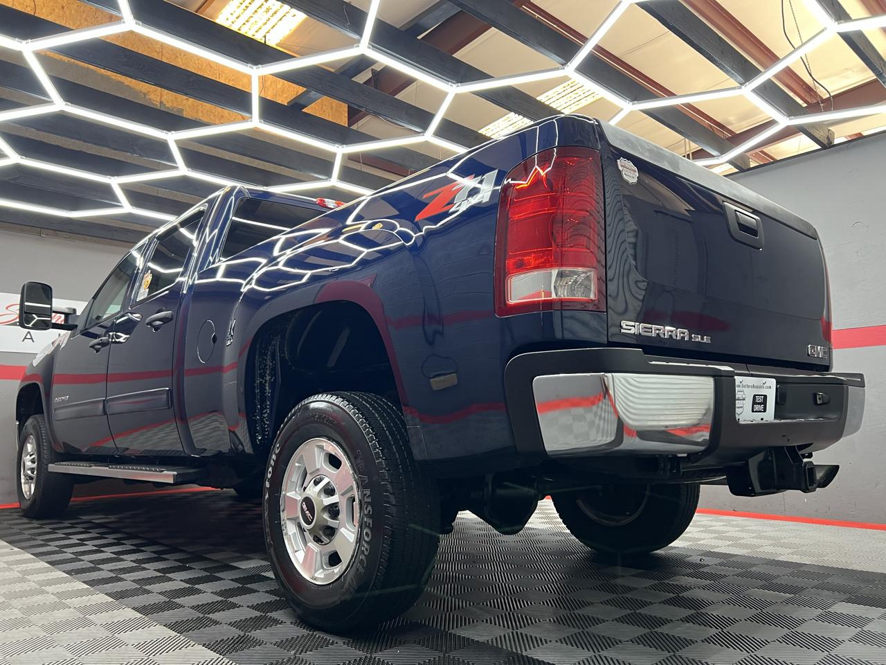 GMC Sierra 2500HD SLE Crew Cab 4WD 2011