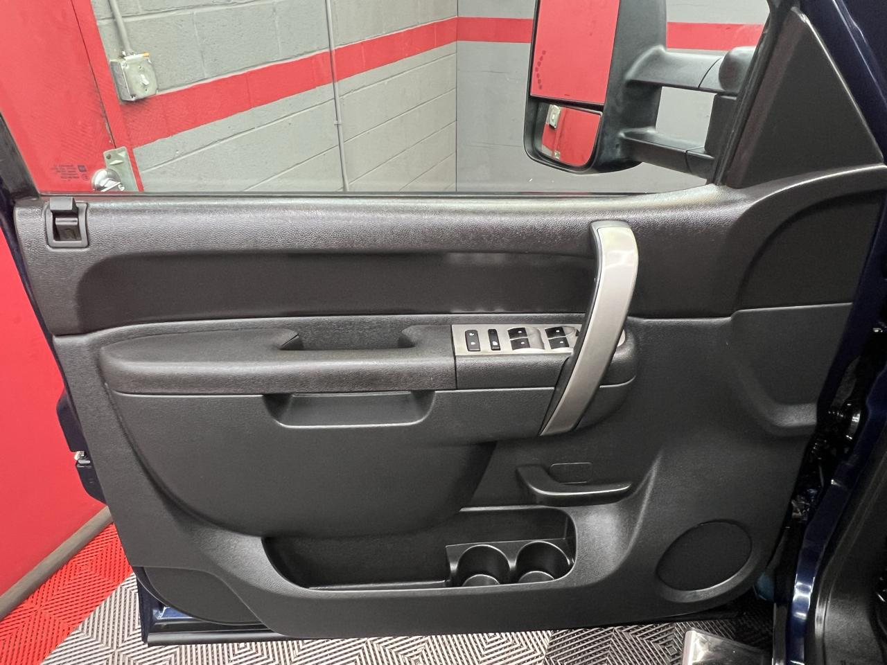 GMC Sierra 2500HD SLE Crew Cab 4WD 2011