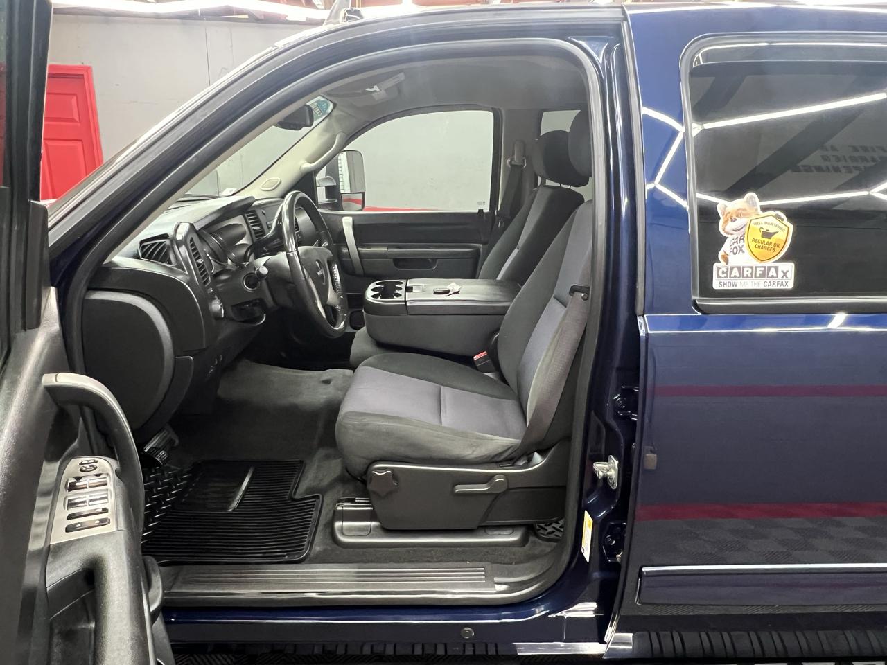 GMC Sierra 2500HD SLE Crew Cab 4WD 2011