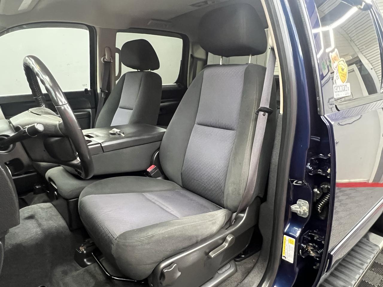 GMC Sierra 2500HD SLE Crew Cab 4WD 2011