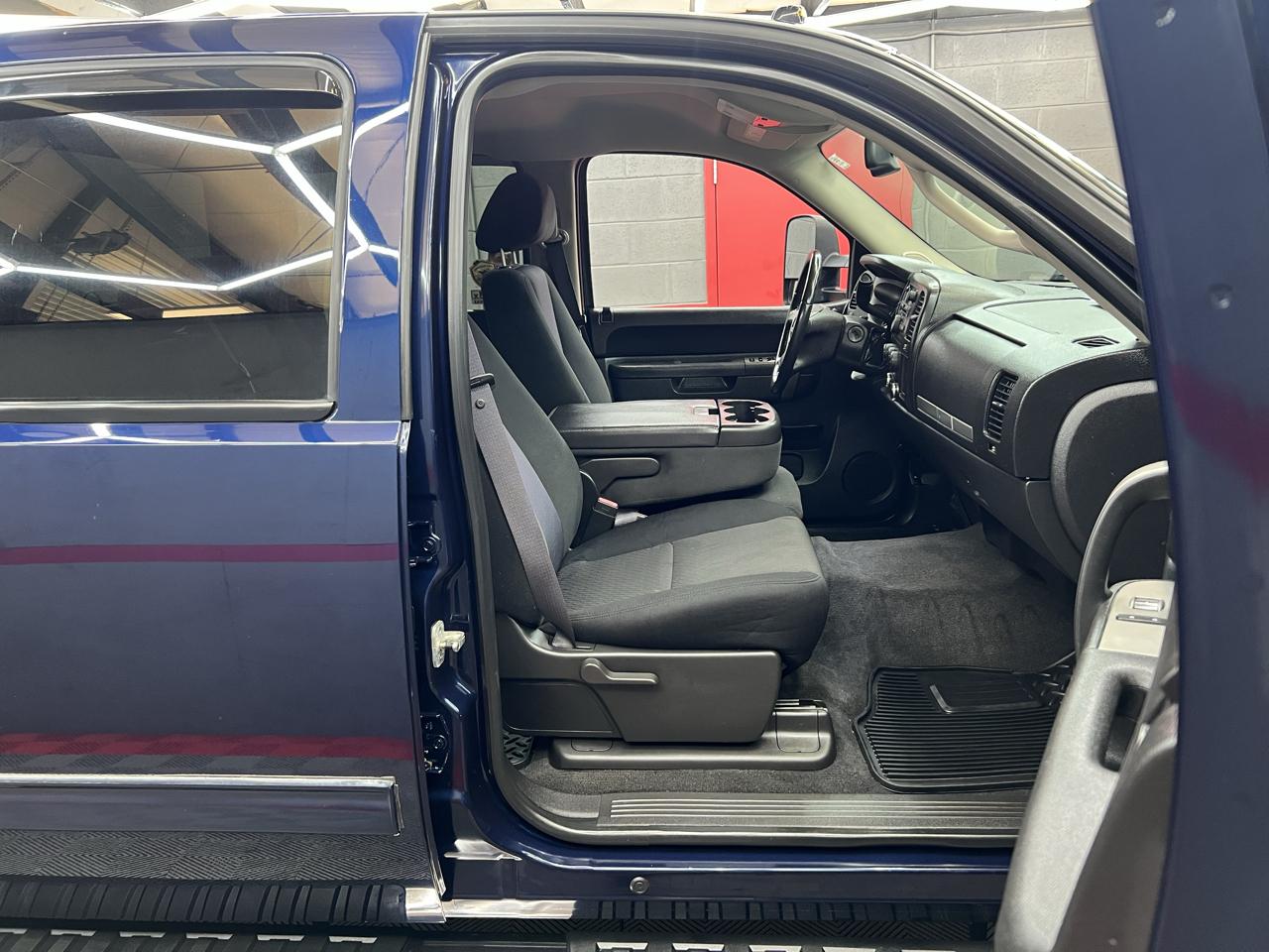 GMC Sierra 2500HD SLE Crew Cab 4WD 2011