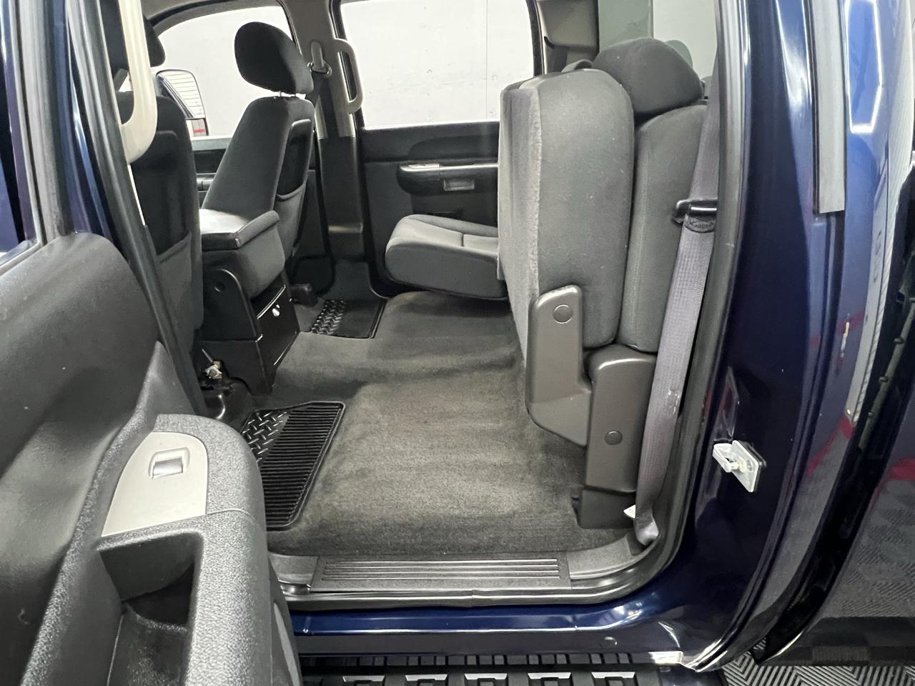 GMC Sierra 2500HD SLE Crew Cab 4WD 2011