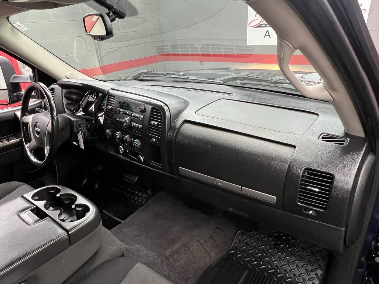 GMC Sierra 2500HD SLE Crew Cab 4WD 2011