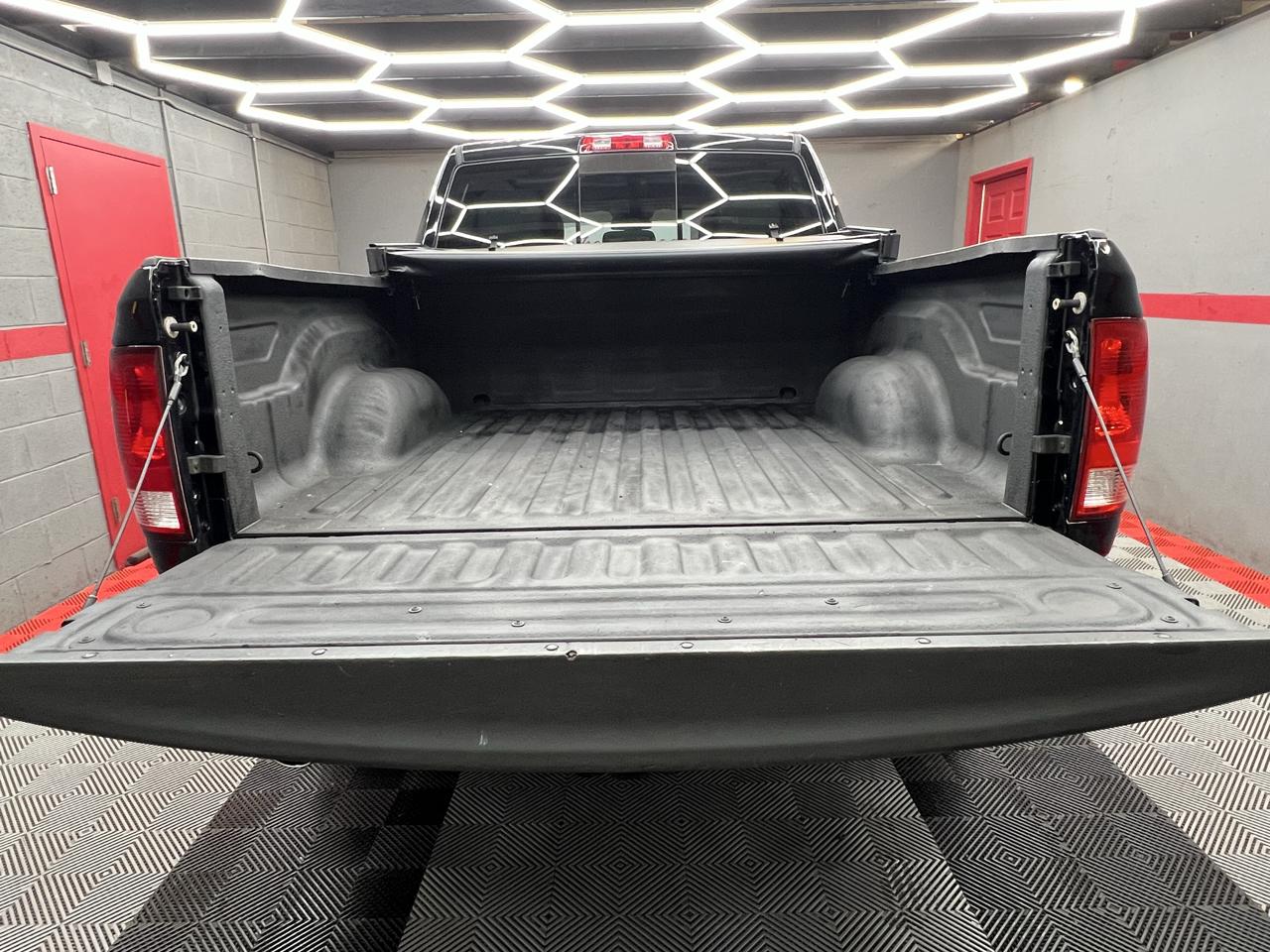 RAM 1500 4WD Quad Cab 140.5" Big Horn 2015