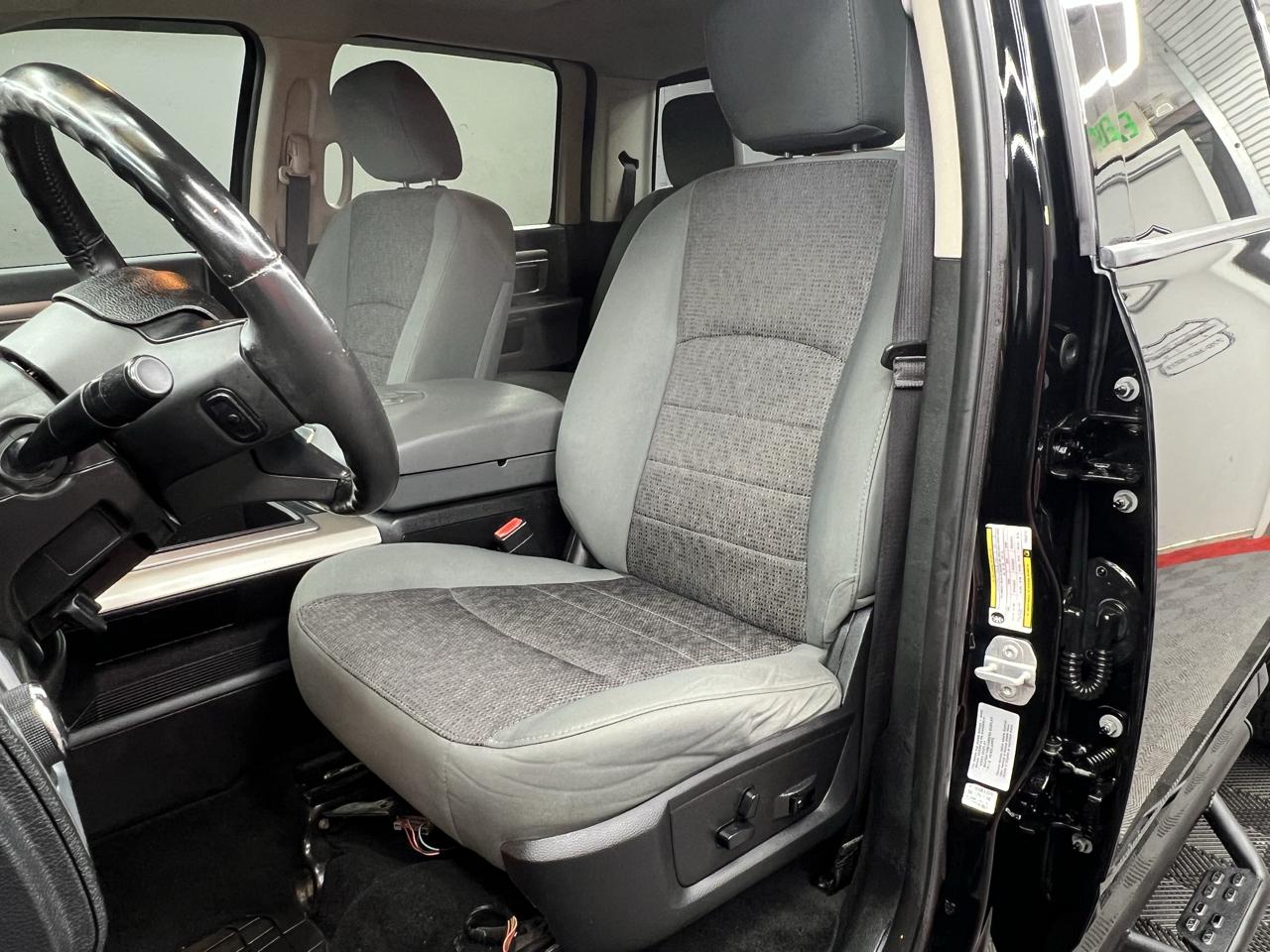 RAM 1500 4WD Quad Cab 140.5" Big Horn 2015