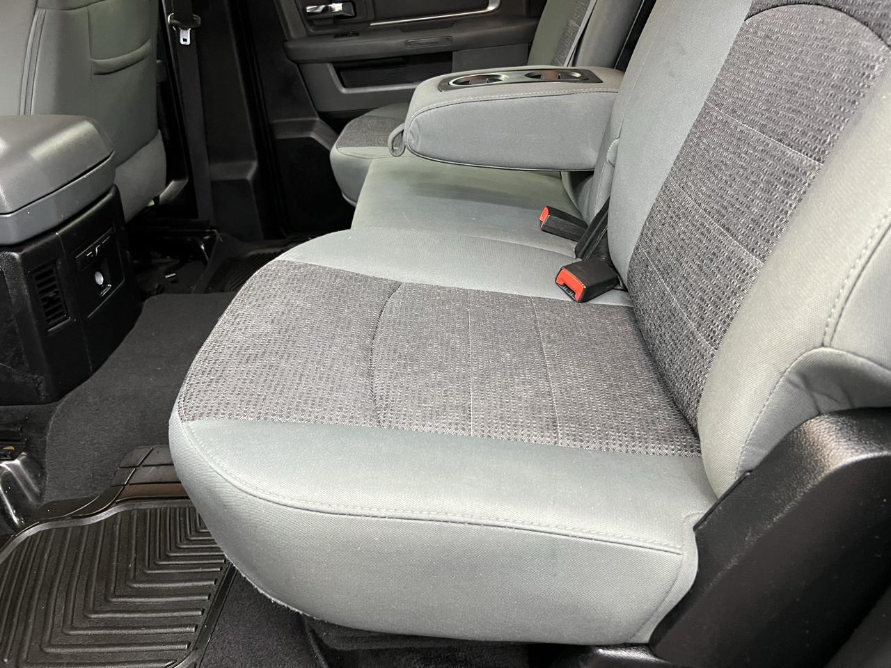 RAM 1500 4WD Quad Cab 140.5" Big Horn 2015