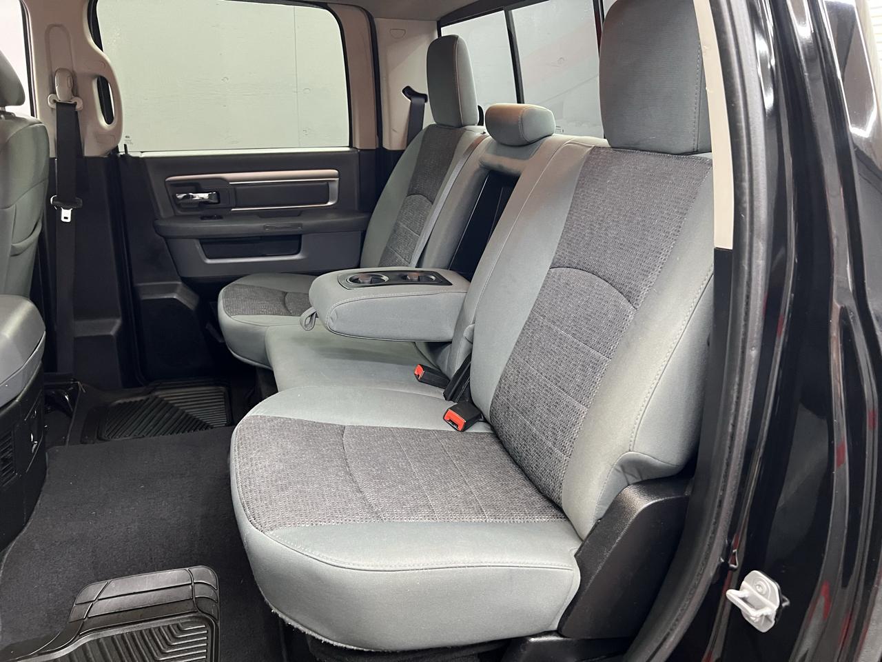 RAM 1500 4WD Quad Cab 140.5" Big Horn 2015
