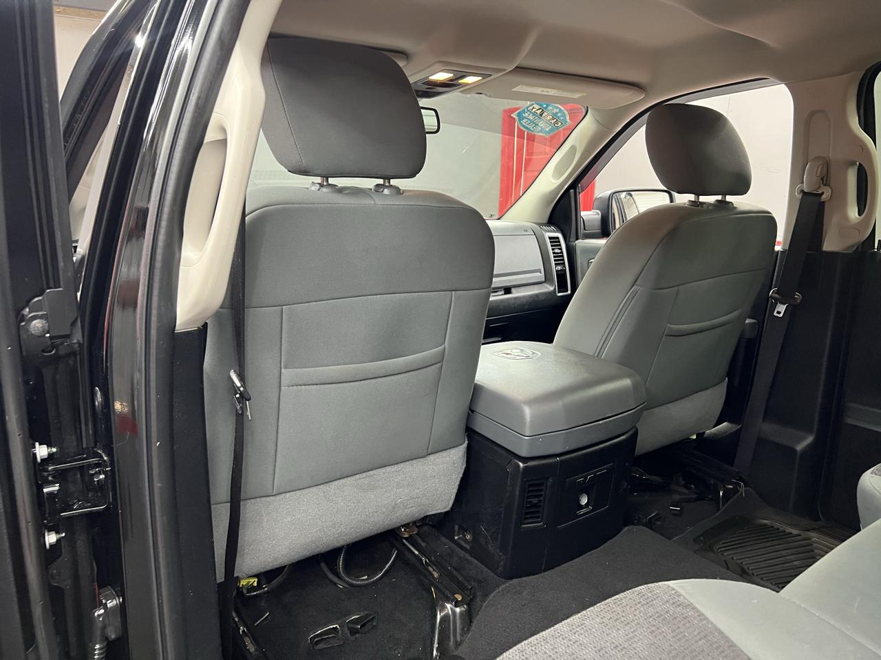 RAM 1500 4WD Quad Cab 140.5" Big Horn 2015
