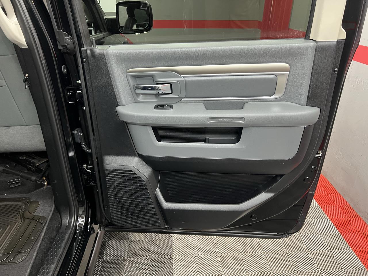 RAM 1500 4WD Quad Cab 140.5" Big Horn 2015