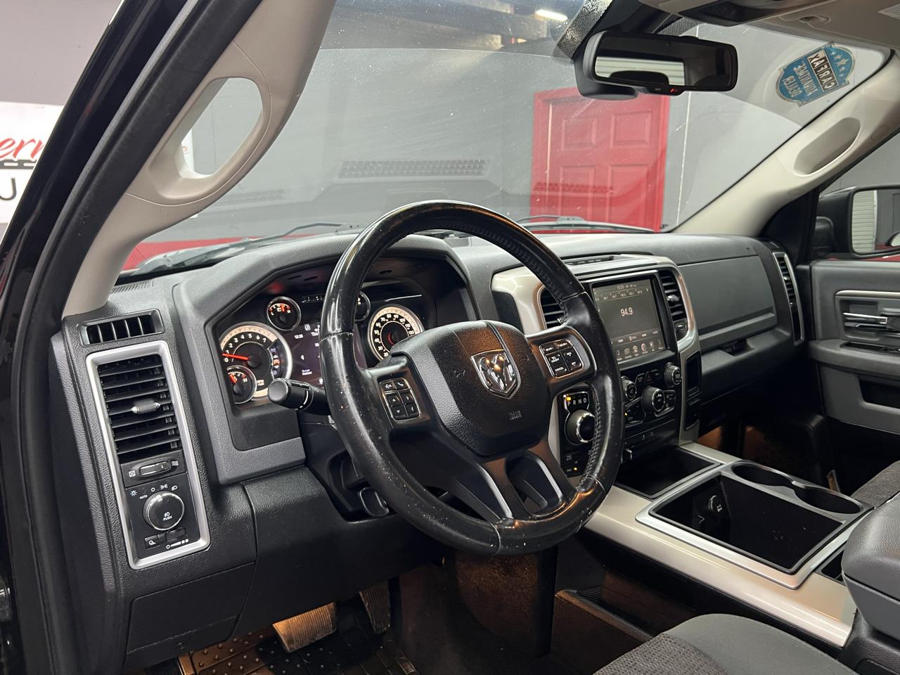 RAM 1500 4WD Quad Cab 140.5" Big Horn 2015