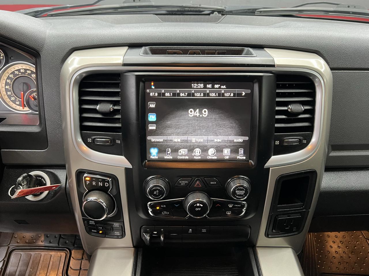 RAM 1500 4WD Quad Cab 140.5" Big Horn 2015