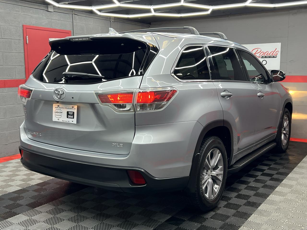 Toyota Highlander XLE FWD V6 2015