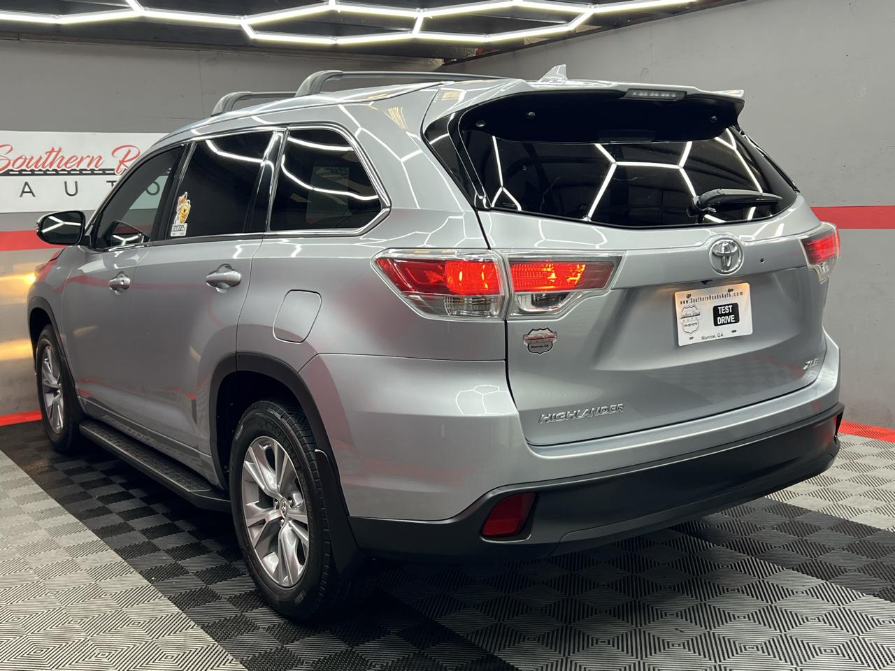 Toyota Highlander XLE FWD V6 2015